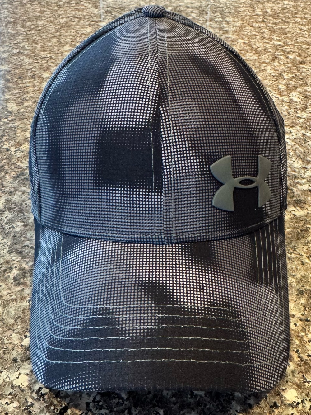 Under Armour Men’s Black & Gray Graphic Performance Hat